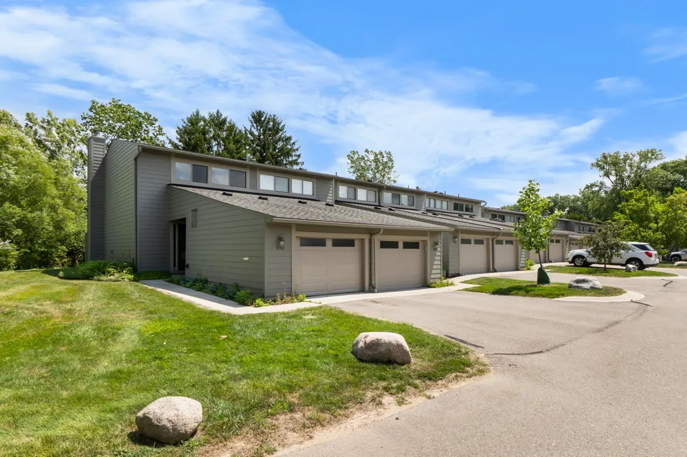 690 Peninsula Court Ann Arbor City, MI 48105