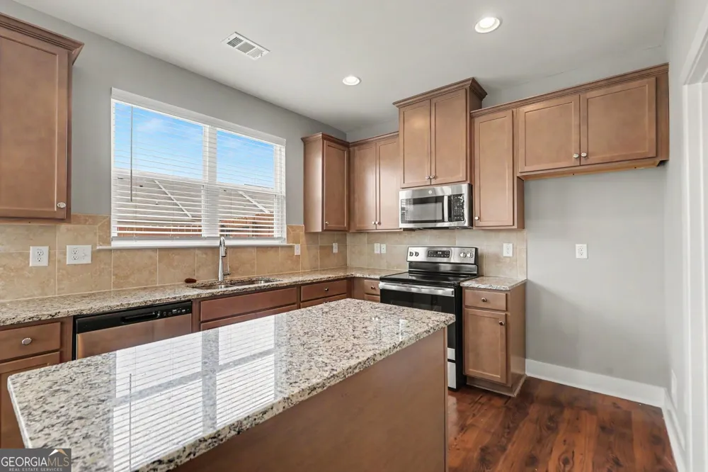 7666 Squire CT Fairburn, GA 30213