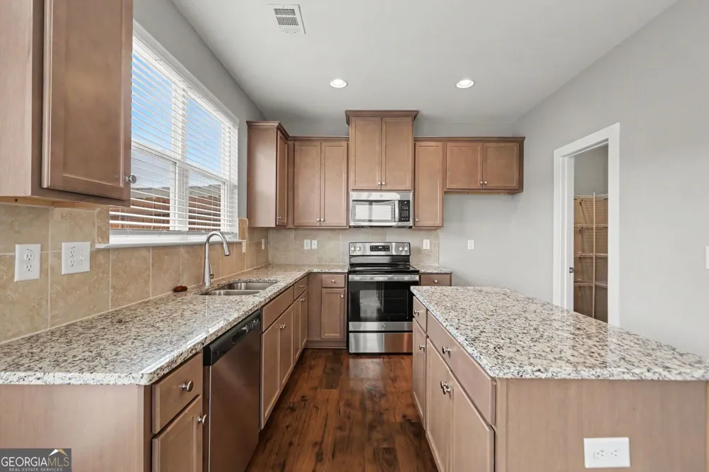 7666 Squire CT Fairburn, GA 30213