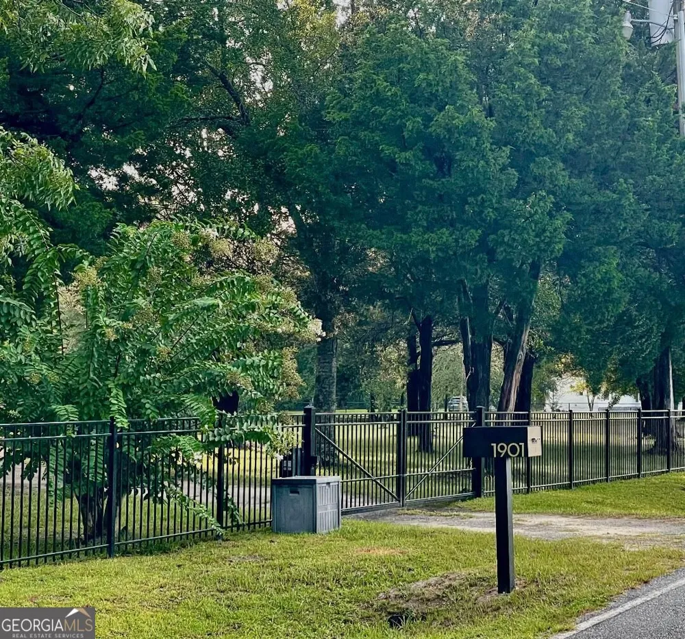 1901 Blackwell ST Waycross, GA 31503