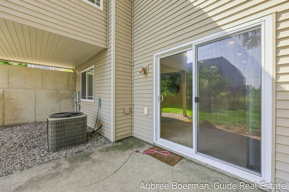 6440 Stoney Creek Court Hudsonville, MI 49426