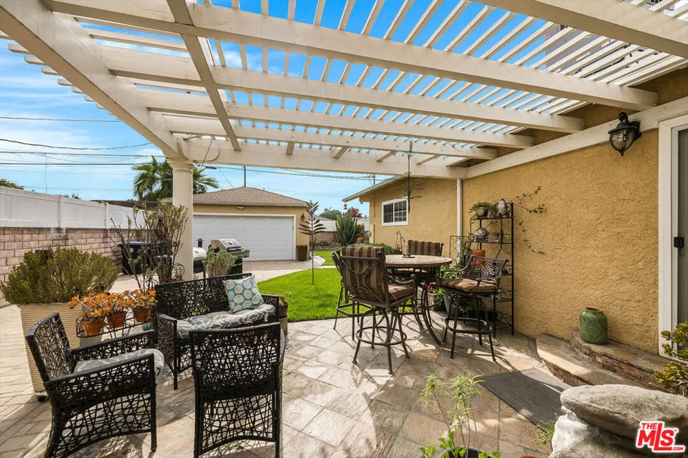 805 Brighton Street Burbank, CA 91506