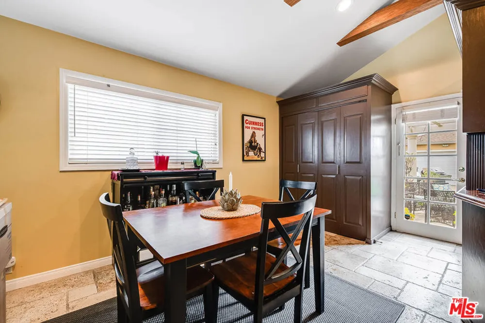 805 Brighton Street Burbank, CA 91506
