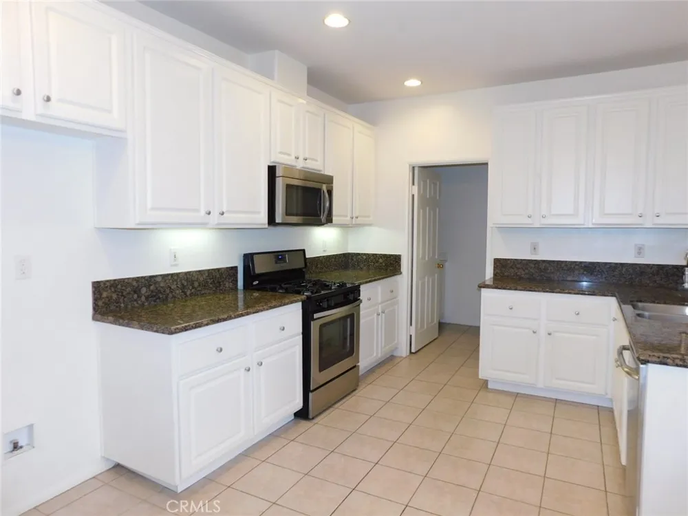 22 Roseville Irvine, CA 92602