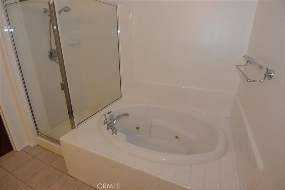 22 Roseville Irvine, CA 92602