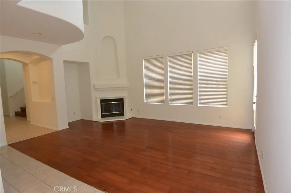 22 Roseville Irvine, CA 92602