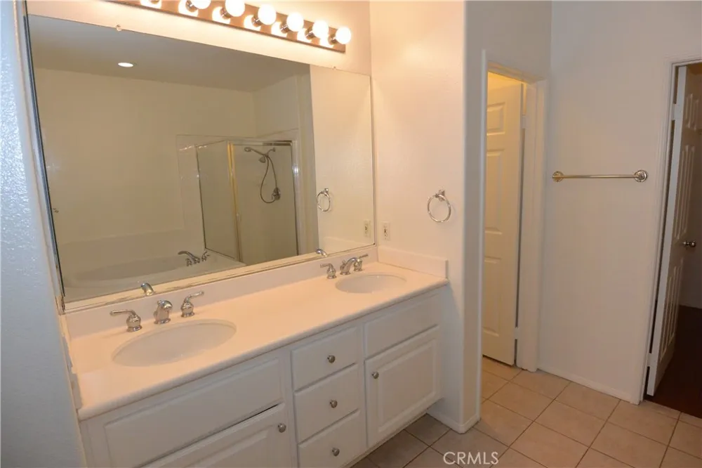 22 Roseville Irvine, CA 92602