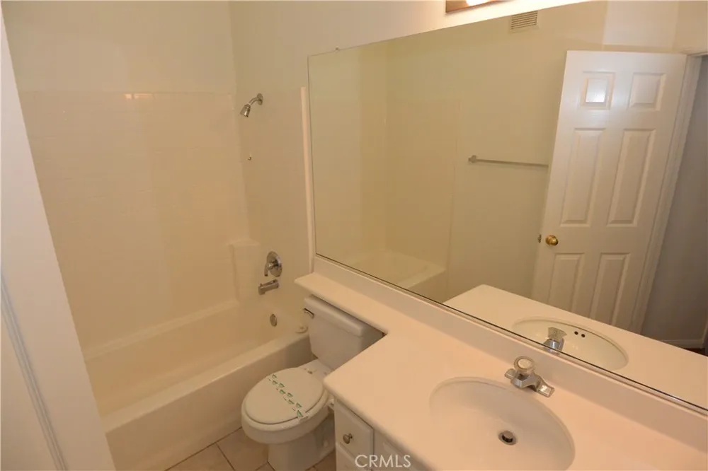 22 Roseville Irvine, CA 92602