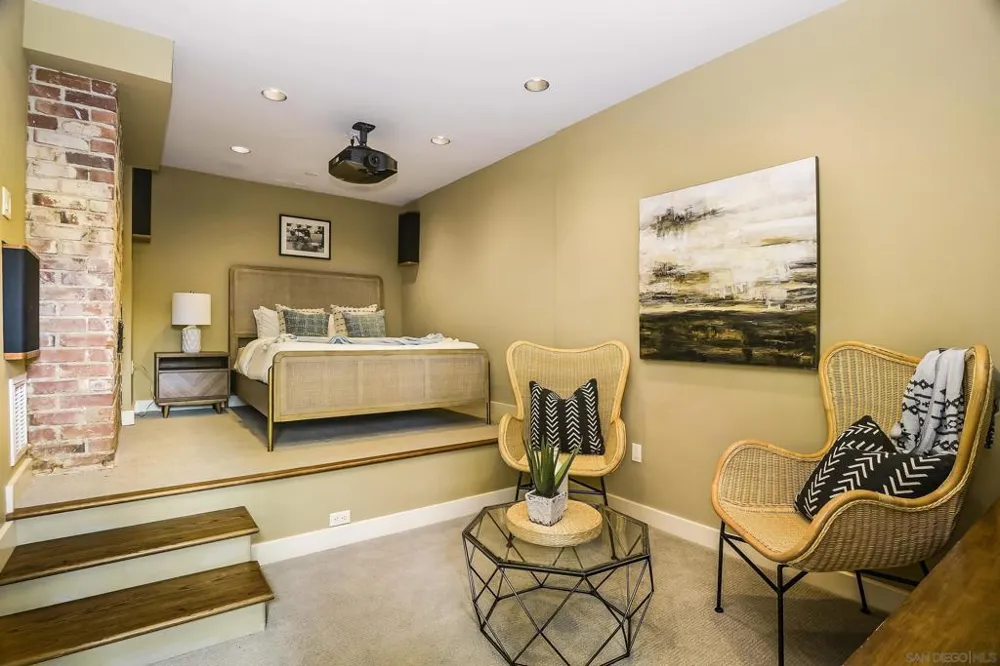 4653 E Talmadge Dr San Diego, CA 92116