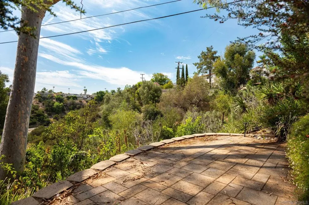 4653 E Talmadge Dr San Diego, CA 92116
