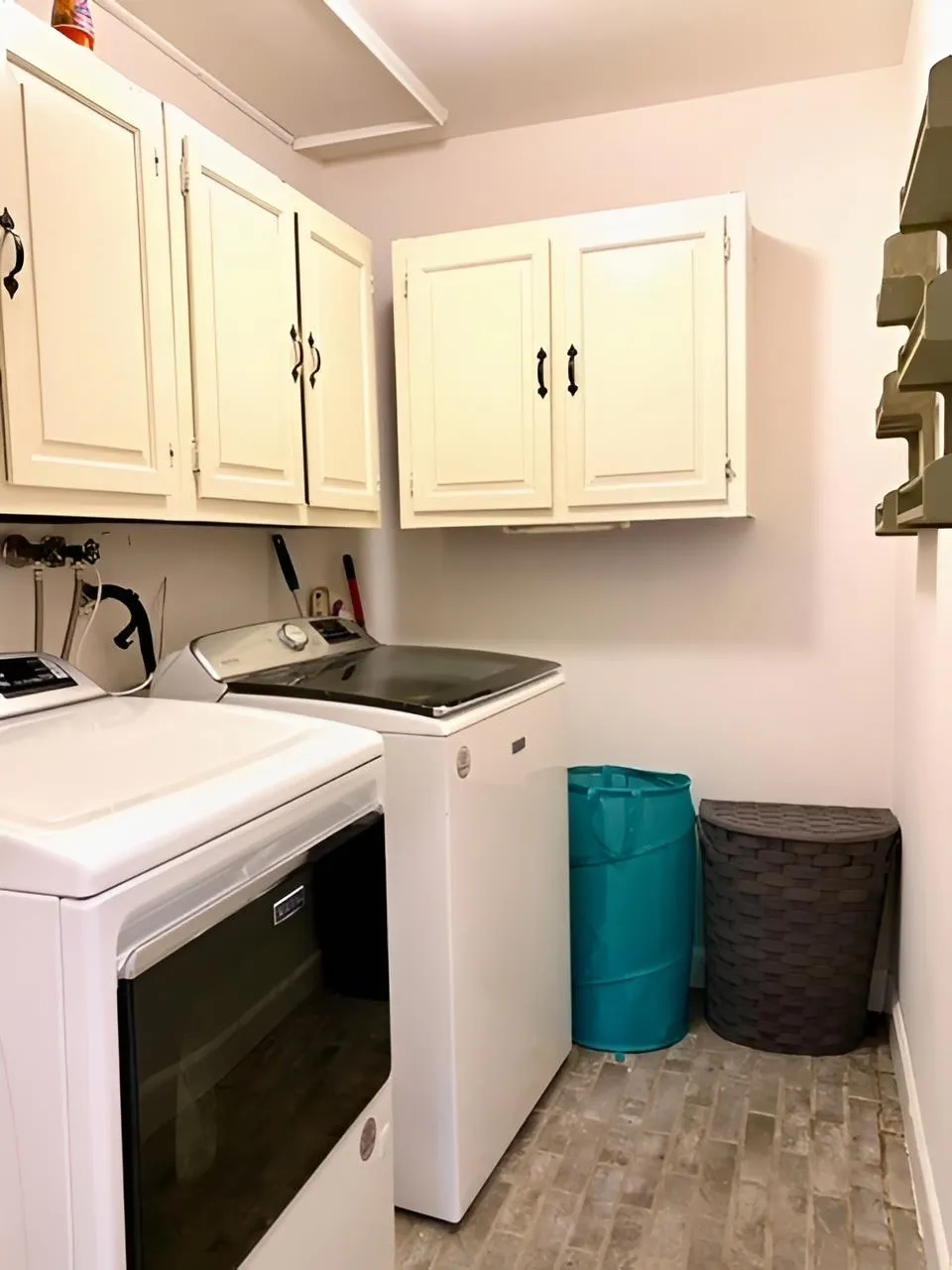 586 SANDERLING CT Secaucus, NJ 07094
