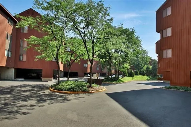 586 SANDERLING CT Secaucus, NJ 07094