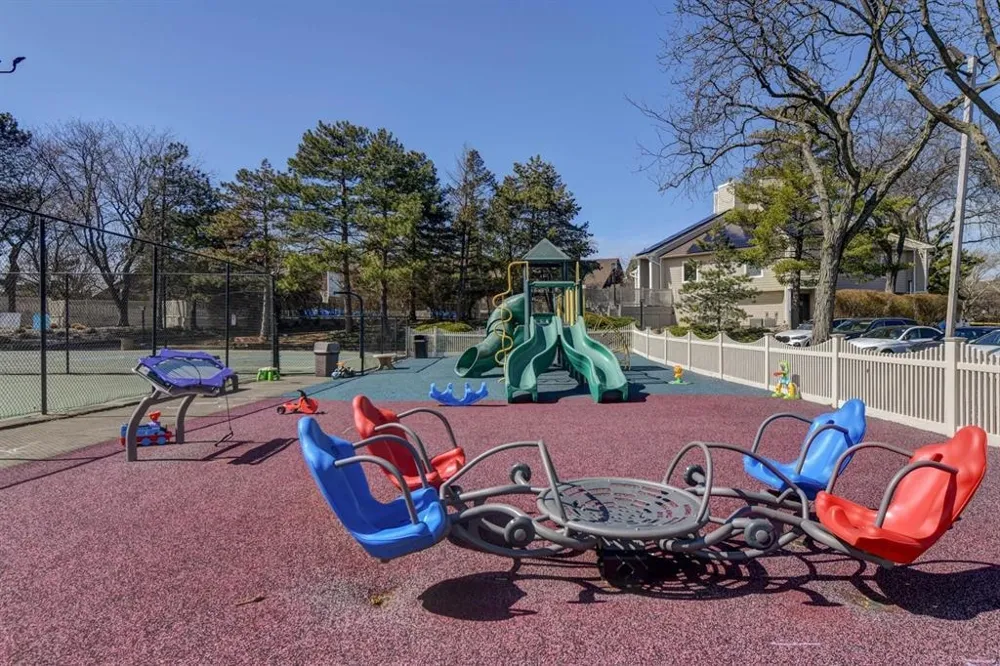 586 SANDERLING CT Secaucus, NJ 07094
