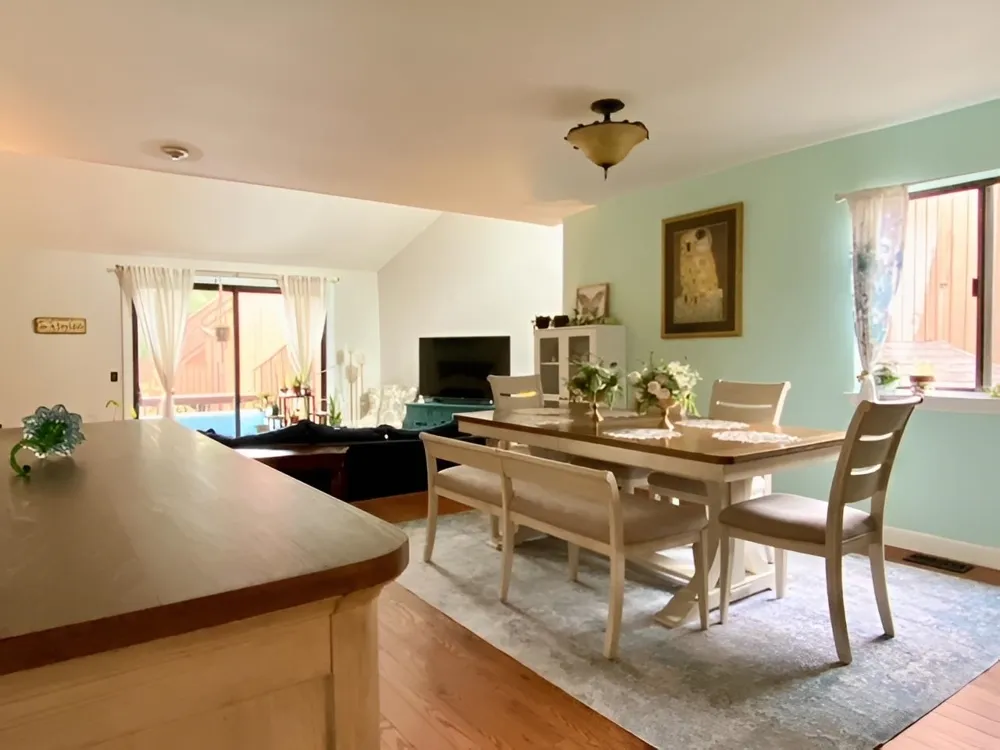 586 SANDERLING CT Secaucus, NJ 07094