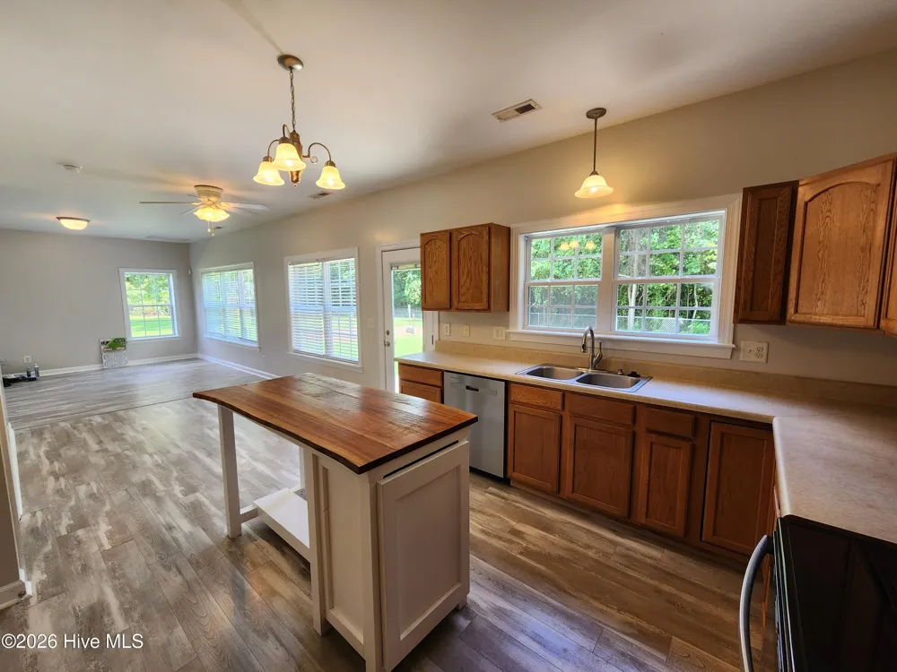 511 Sunset Strip Jacksonville, NC 28540