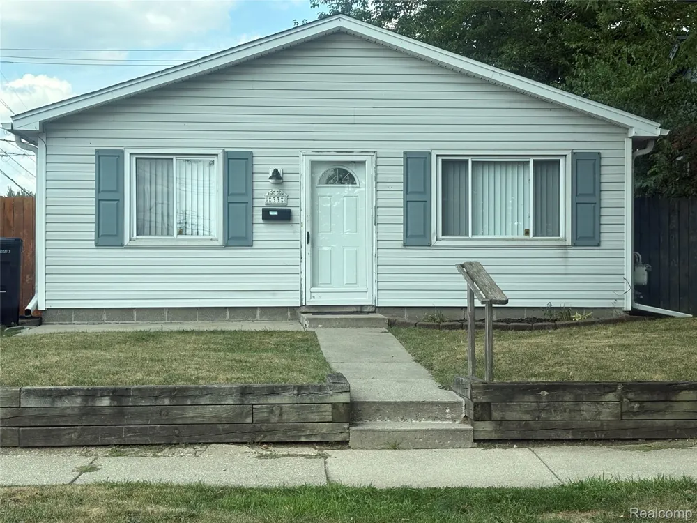 33 E Brockton Avenue Madison Heights City, MI 48071