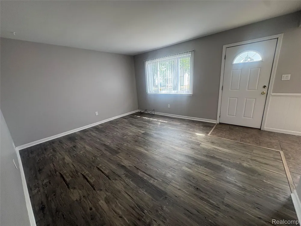 33 E Brockton Avenue Madison Heights City, MI 48071
