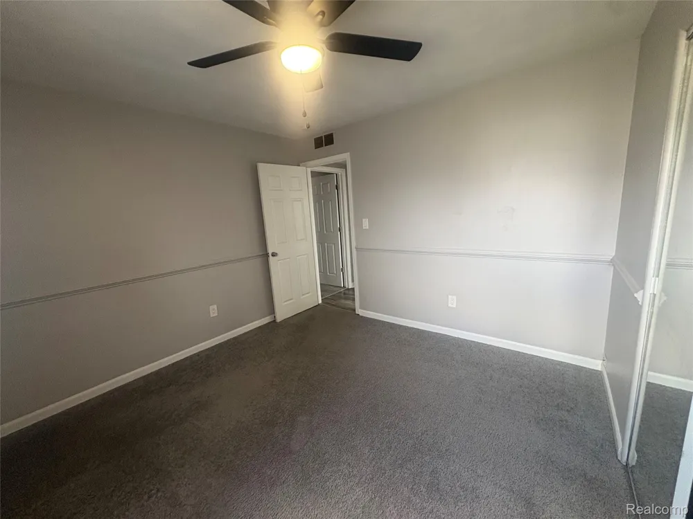 33 E Brockton Avenue Madison Heights City, MI 48071