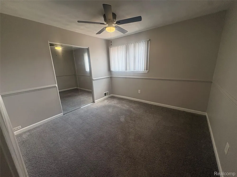 33 E Brockton Avenue Madison Heights City, MI 48071