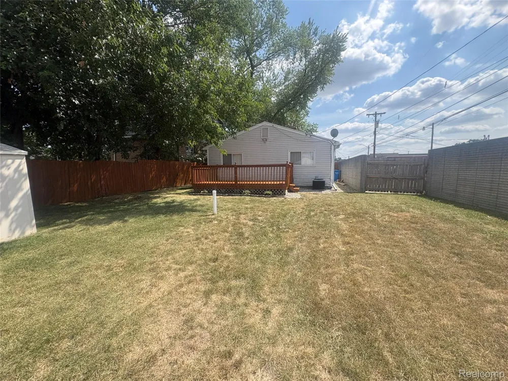 33 E Brockton Avenue Madison Heights City, MI 48071