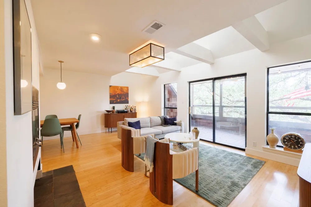 7320 Cave Hollow Austin, TX 78750