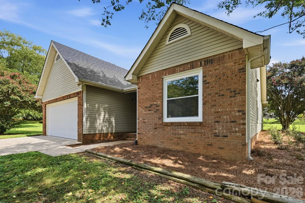 2730 Briar Trail Court Matthews, NC 28104