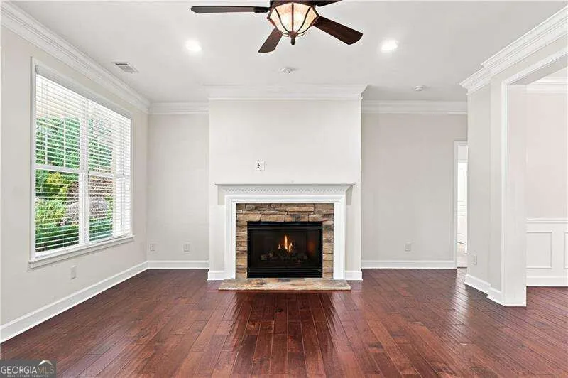 637 Laurel XING Canton, GA 30114