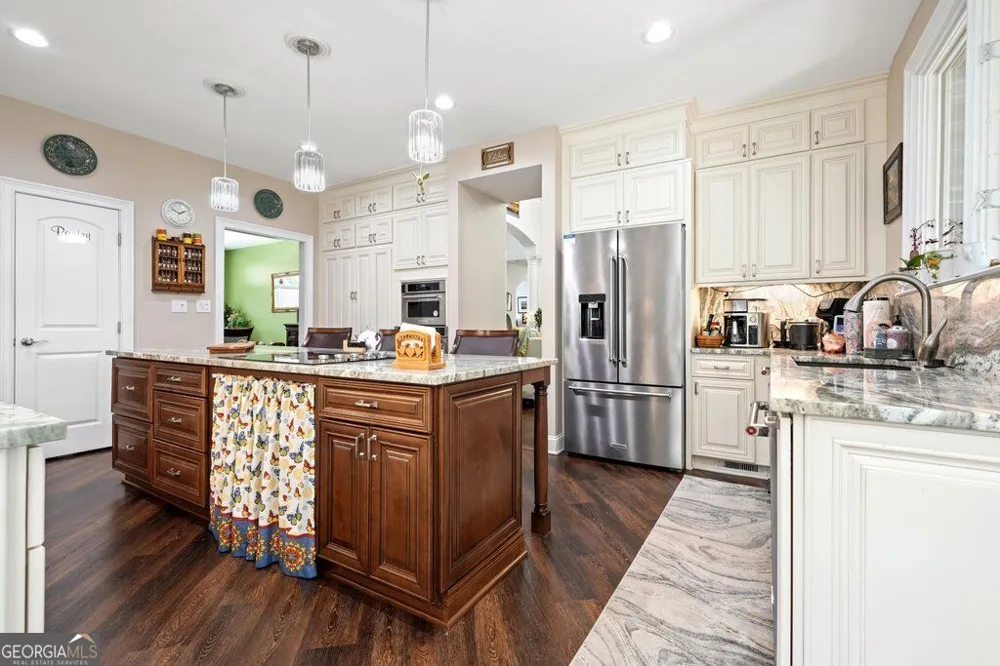 21 Rocky CIR NE White, GA 30184