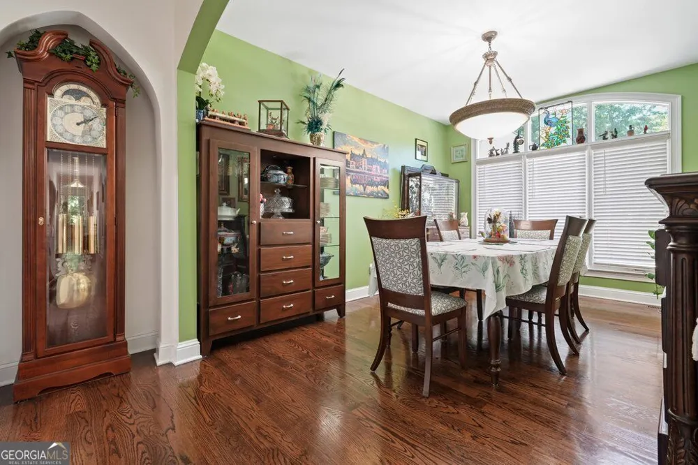 21 Rocky CIR NE White, GA 30184