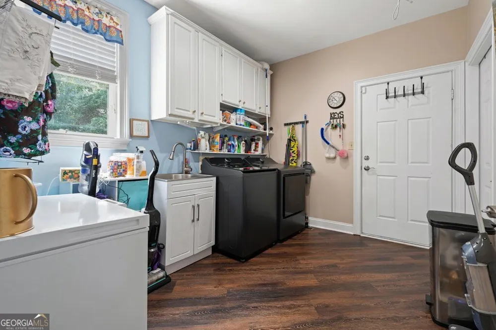 21 Rocky CIR NE White, GA 30184
