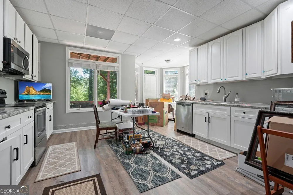 21 Rocky CIR NE White, GA 30184