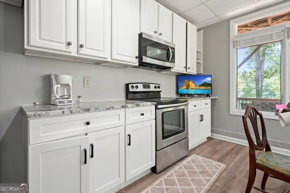 21 Rocky CIR NE White, GA 30184