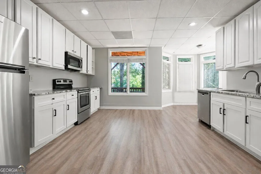 21 Rocky CIR NE White, GA 30184