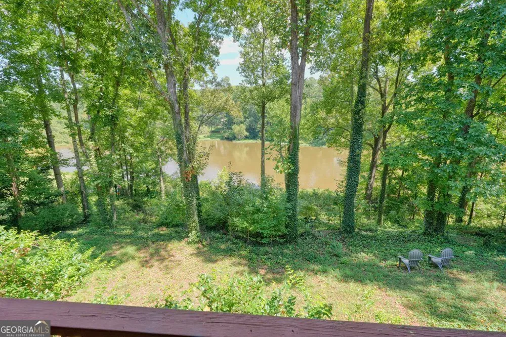 21 Rocky CIR NE White, GA 30184
