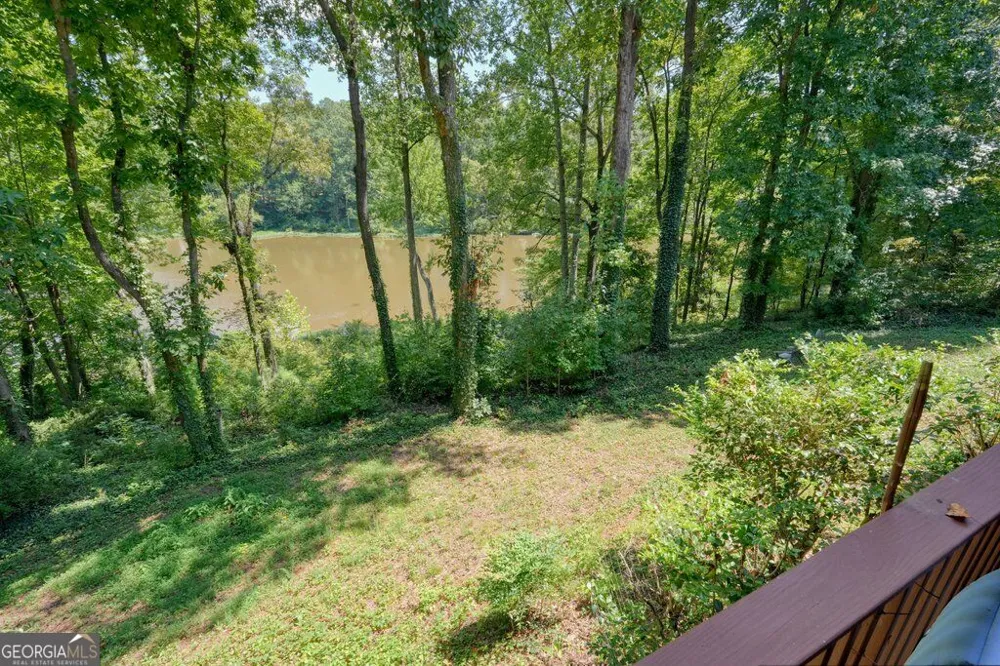 21 Rocky CIR NE White, GA 30184