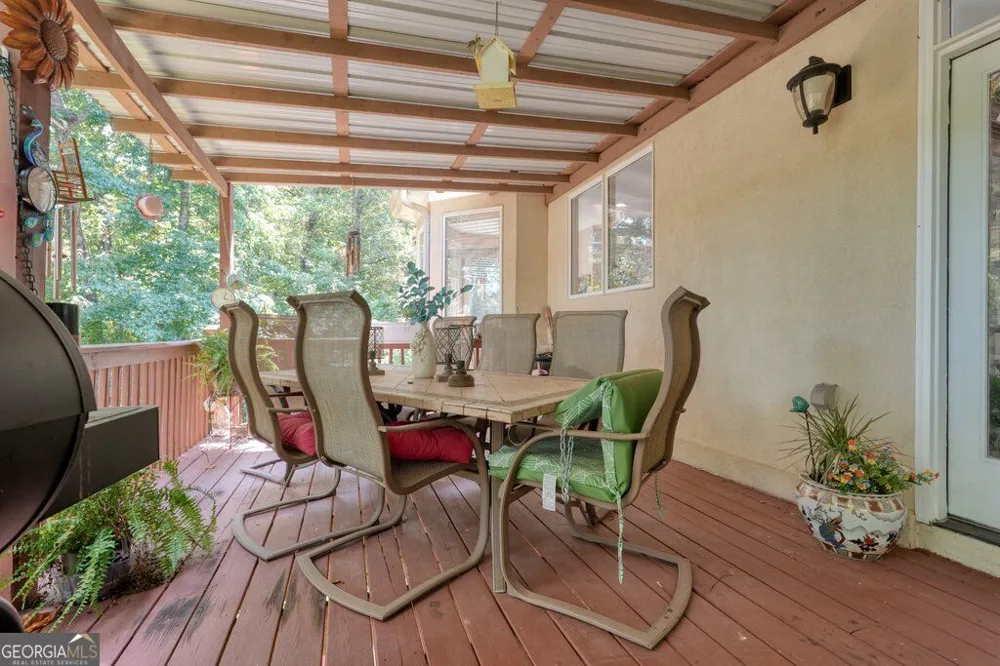 21 Rocky CIR NE White, GA 30184