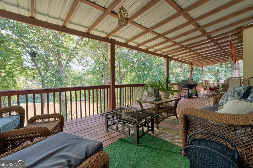 21 Rocky CIR NE White, GA 30184