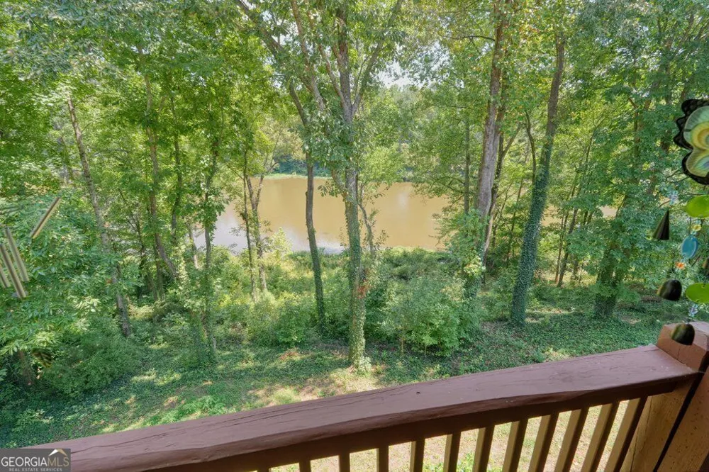 21 Rocky CIR NE White, GA 30184