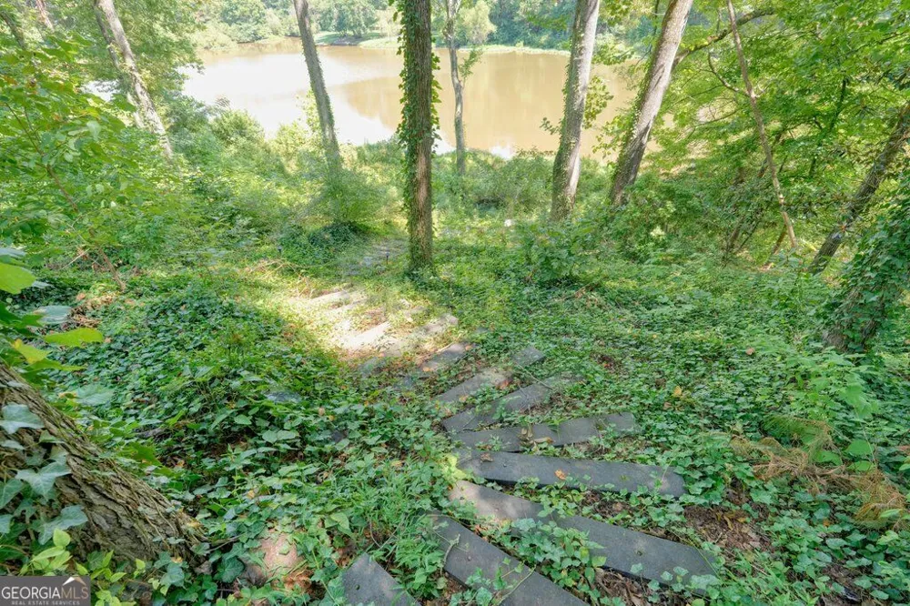 21 Rocky CIR NE White, GA 30184