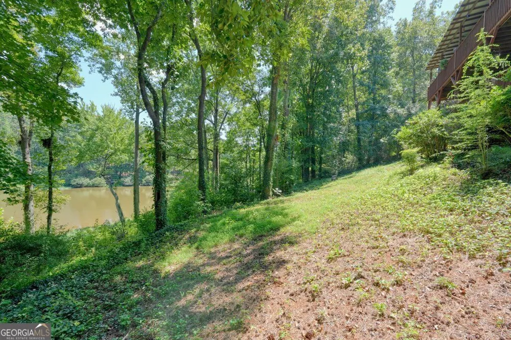 21 Rocky CIR NE White, GA 30184
