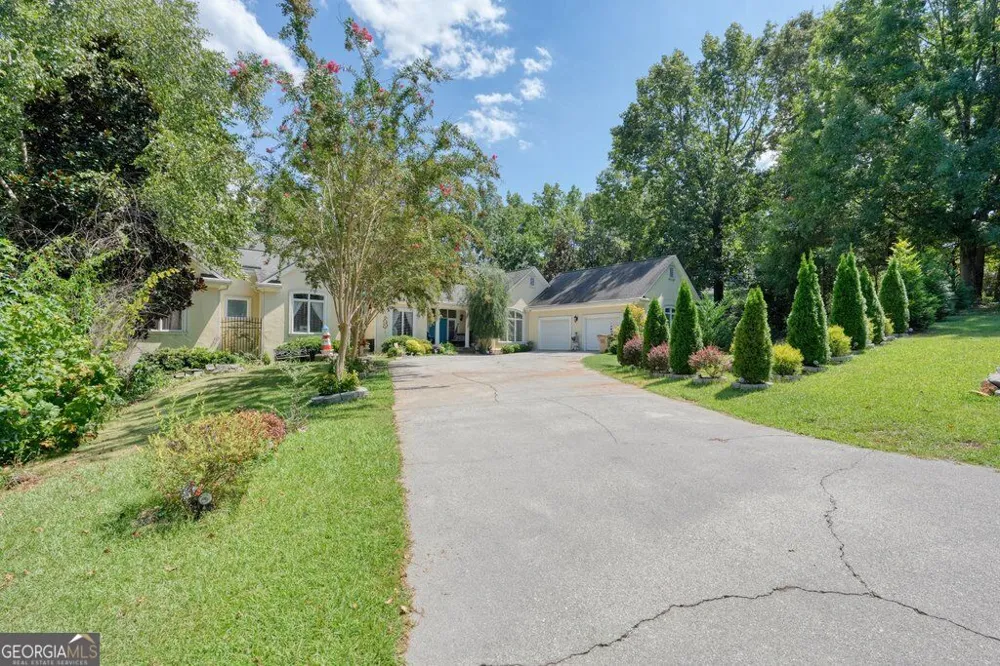 21 Rocky CIR NE White, GA 30184