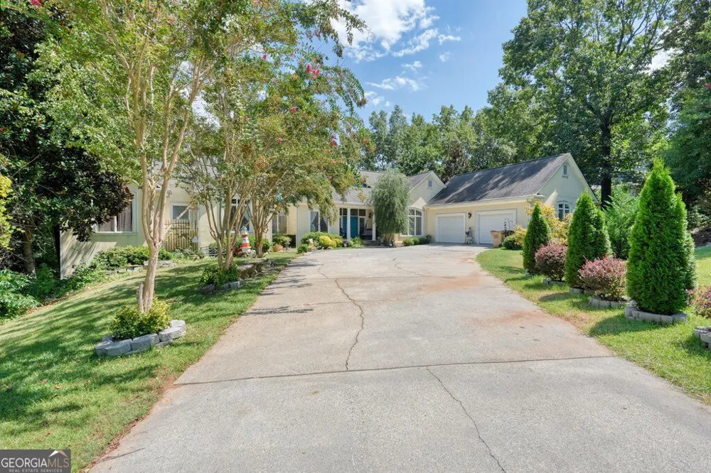21 Rocky CIR NE White, GA 30184