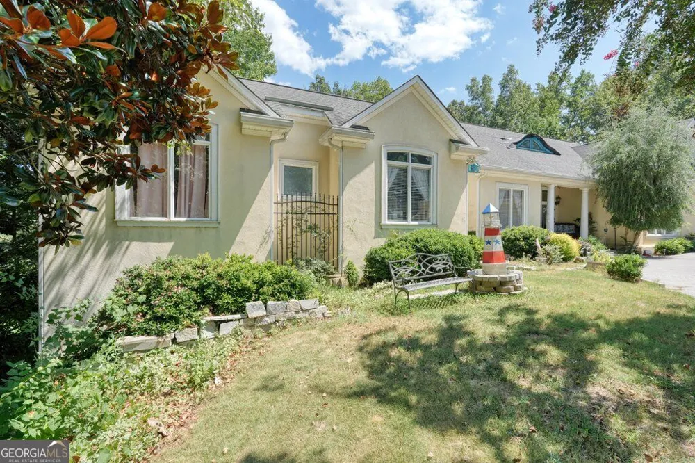 21 Rocky CIR NE White, GA 30184