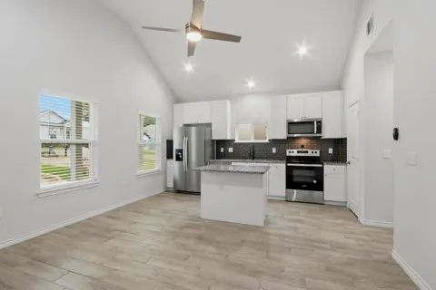 16902 Balmoral