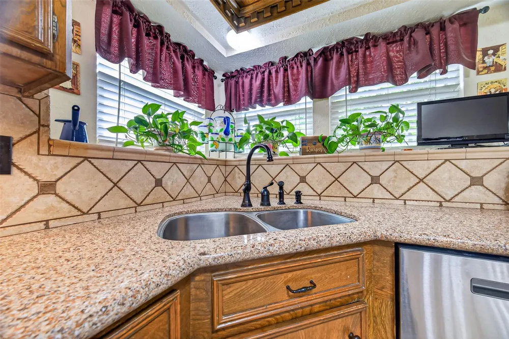 16217 Lakeview Drive Jersey Village, TX 77040