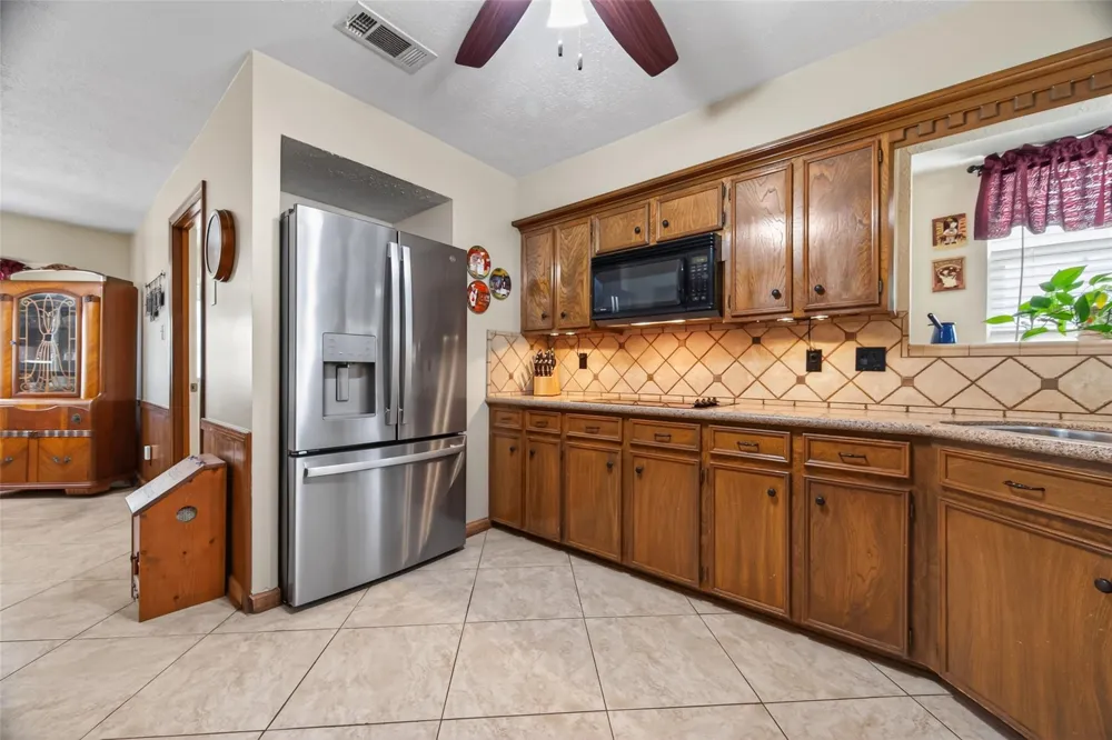 16217 Lakeview Drive Jersey Village, TX 77040