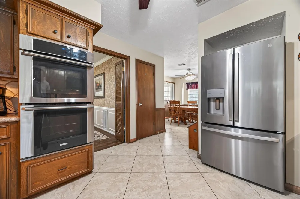 16217 Lakeview Drive Jersey Village, TX 77040
