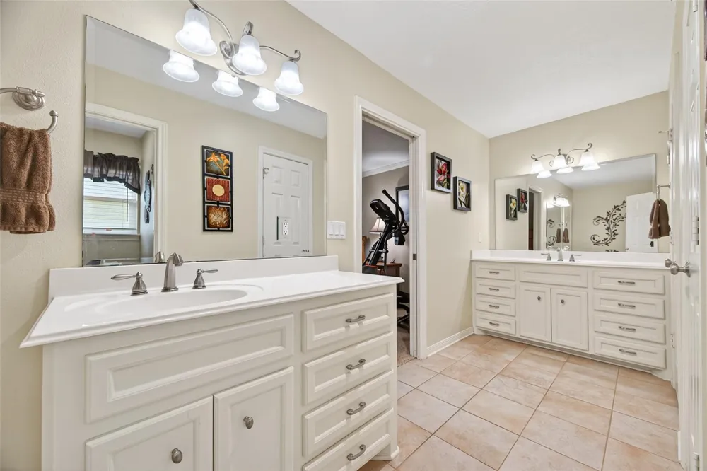 16217 Lakeview Drive Jersey Village, TX 77040
