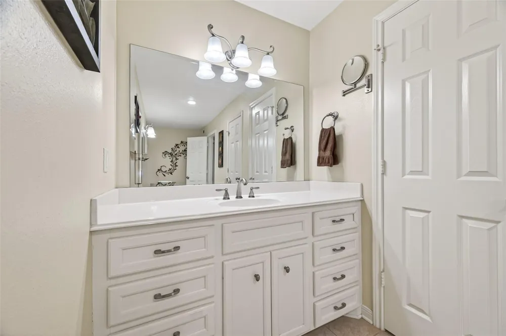 16217 Lakeview Drive Jersey Village, TX 77040