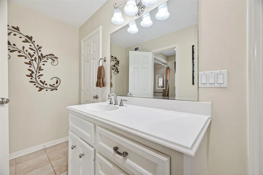 16217 Lakeview Drive Jersey Village, TX 77040